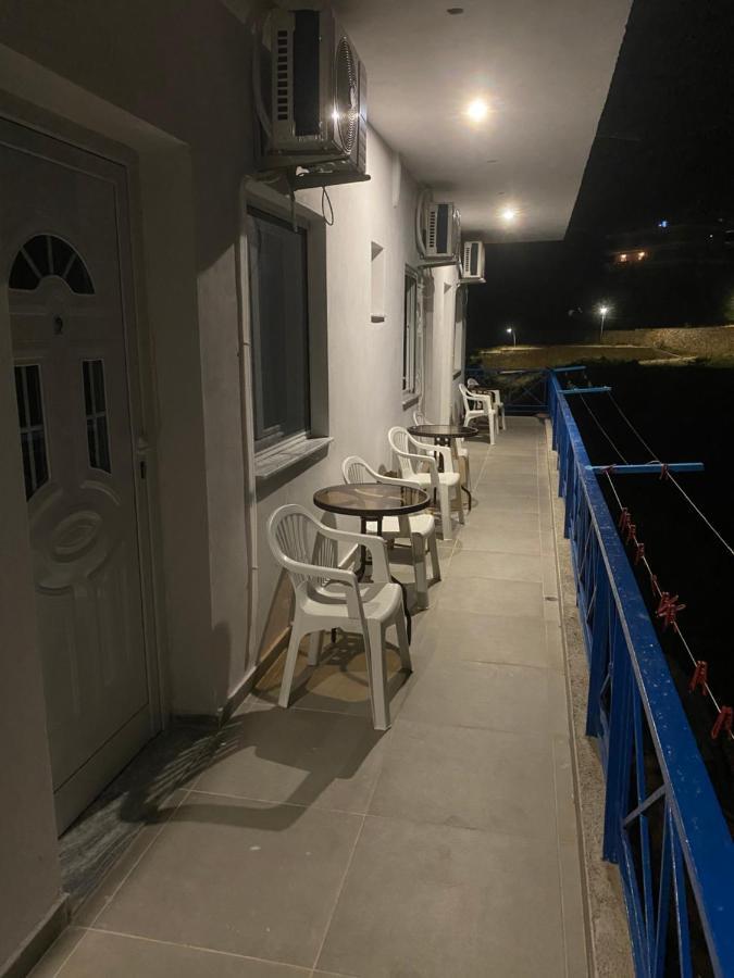 Eleni'S Holiday Rooms Himarë Dış mekan fotoğraf