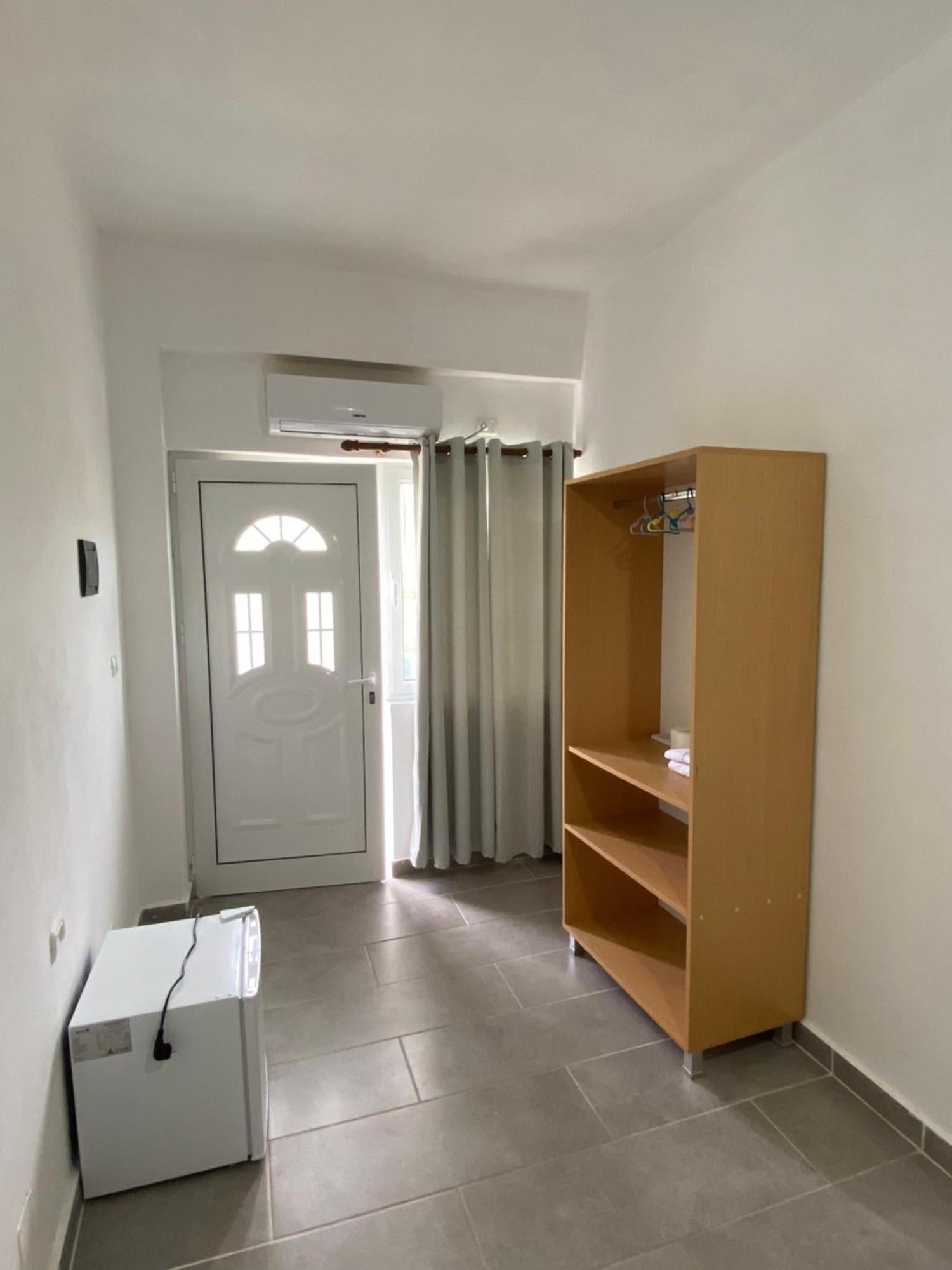 Eleni'S Holiday Rooms Himarë Dış mekan fotoğraf