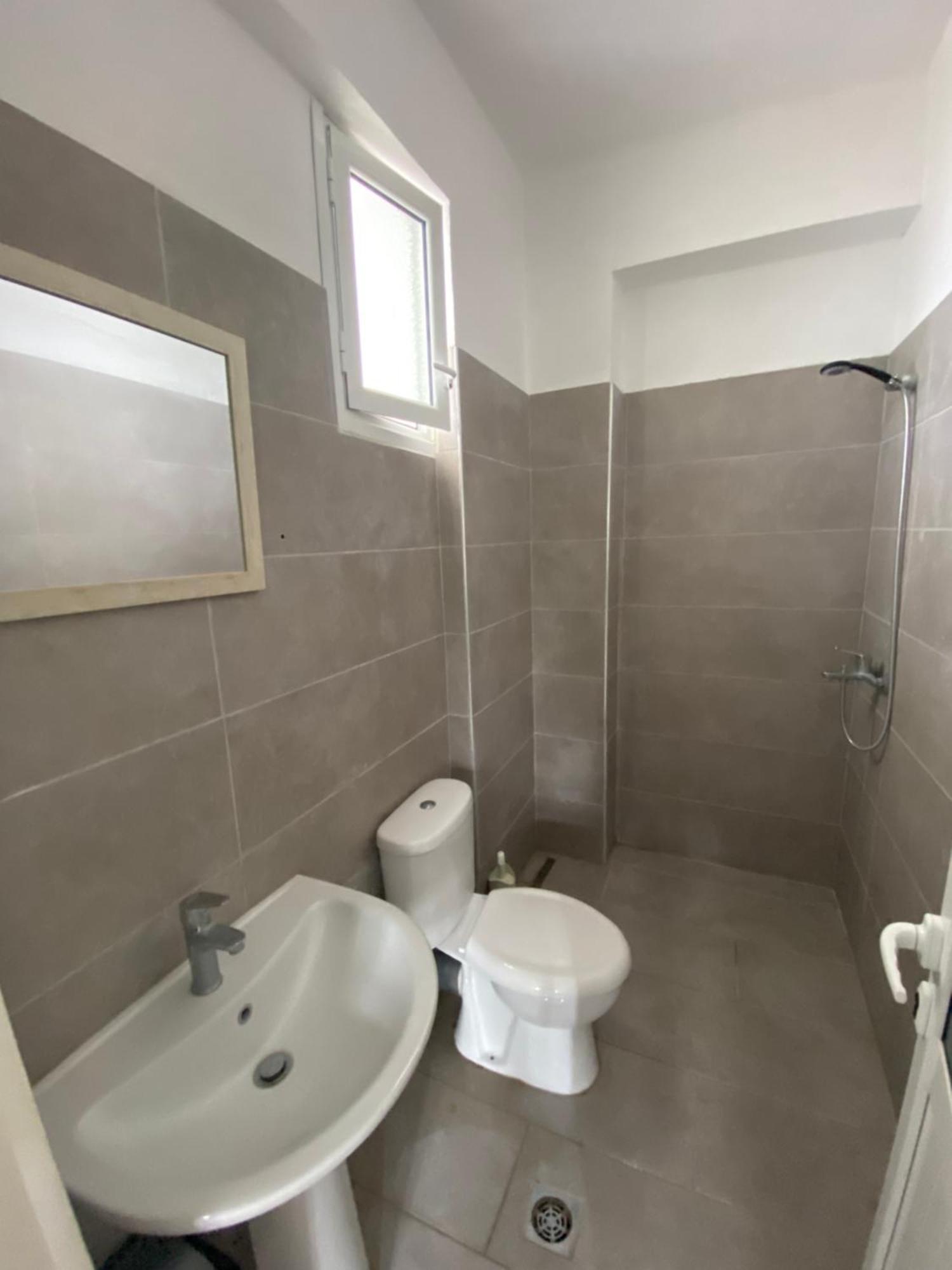 Eleni'S Holiday Rooms Himarë Dış mekan fotoğraf