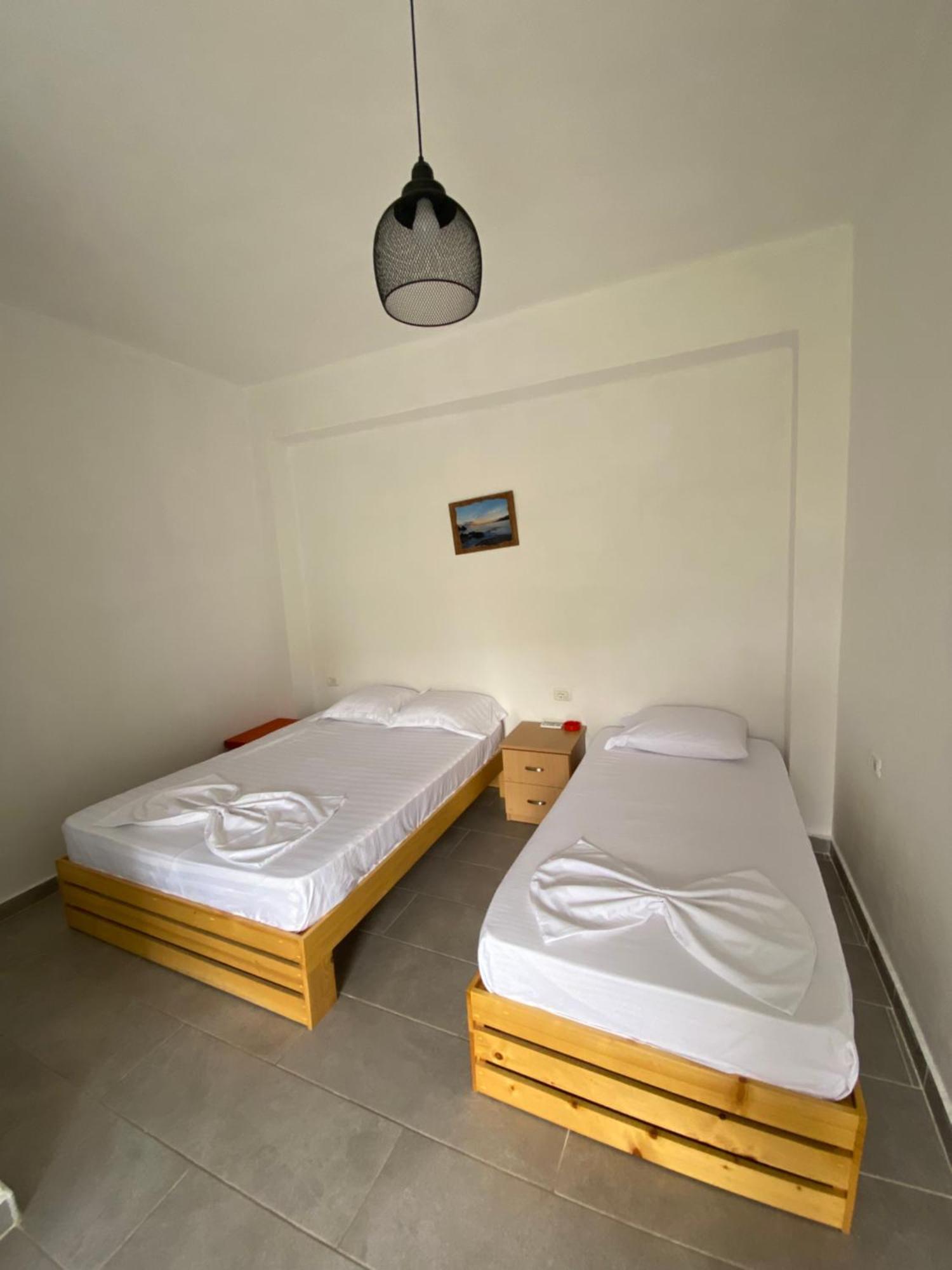 Eleni'S Holiday Rooms Himarë Dış mekan fotoğraf