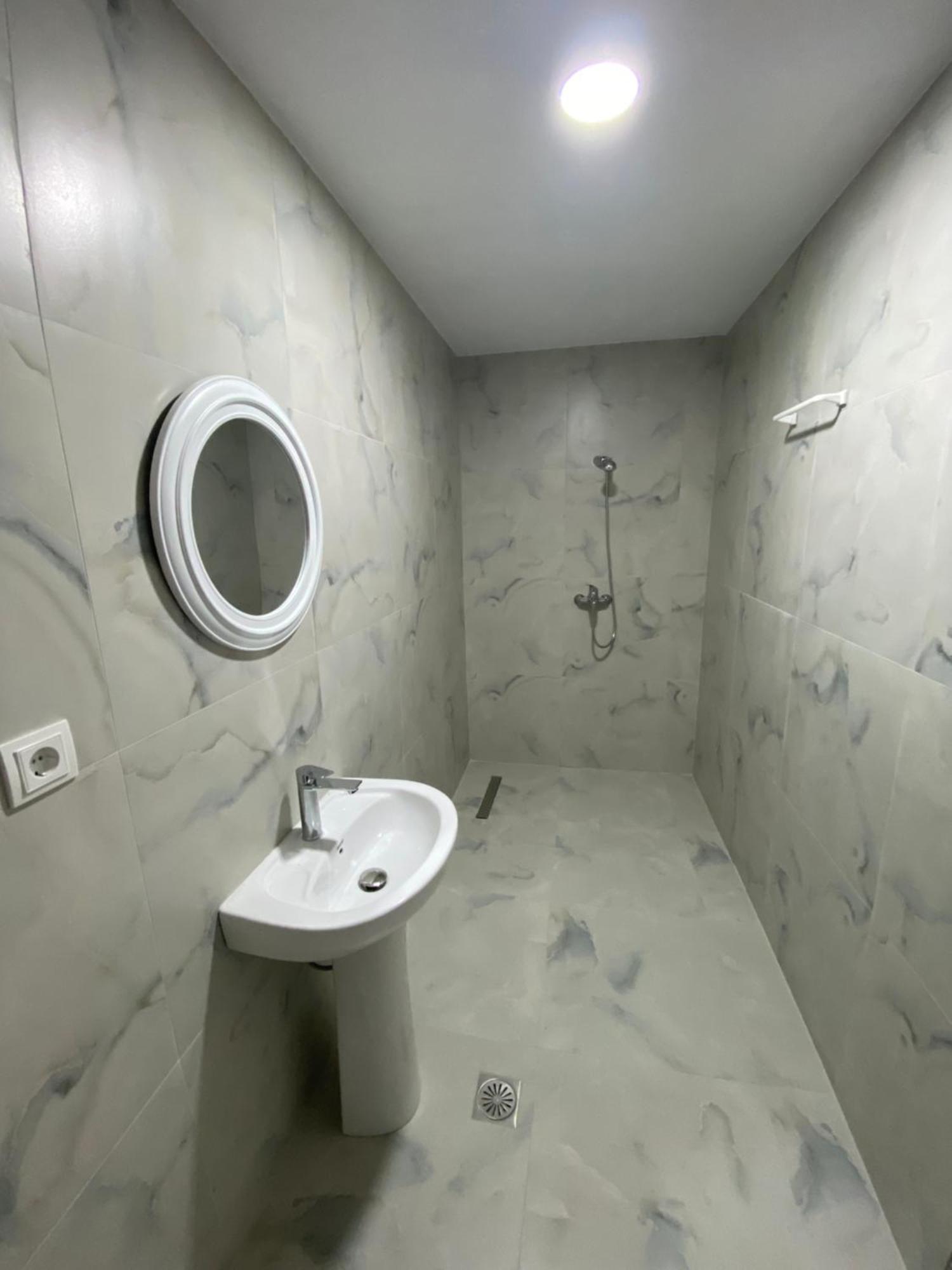 Eleni'S Holiday Rooms Himarë Dış mekan fotoğraf