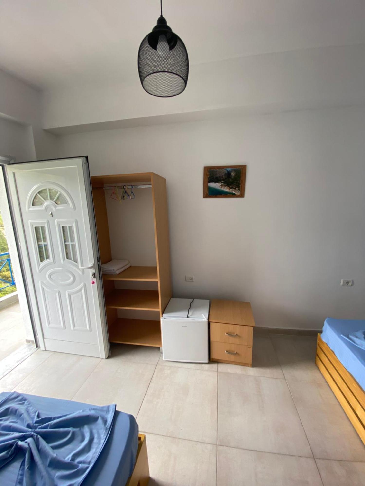 Eleni'S Holiday Rooms Himarë Dış mekan fotoğraf